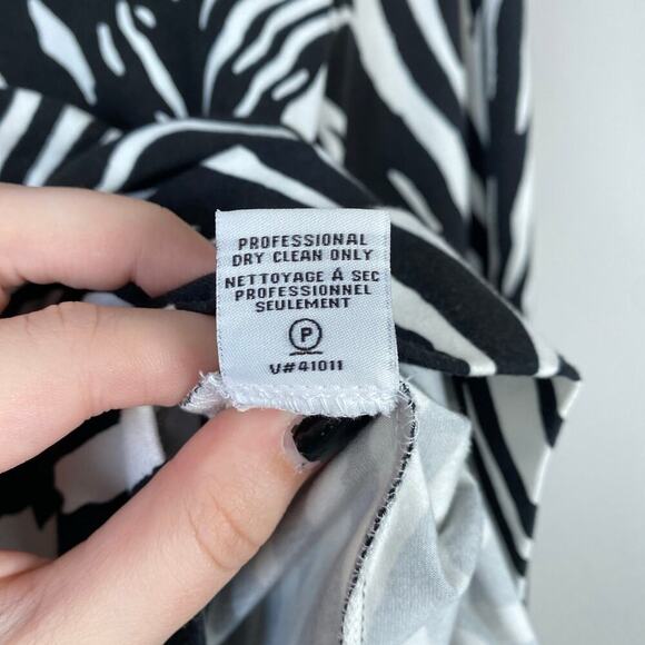 DIANE VON FURSTENBERG Reina Long Sleeve Zebra Print Dress Size 8 Animal Print - Picture 9 of 9